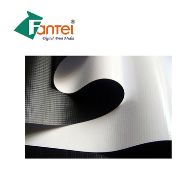 Formato amplio de la bandera del PVC 700gsm Blockout del blanco el 100m que imprime la tinta ULTRAVIOLETA