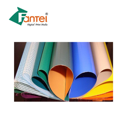 El PVC ignífugo cubrió el material 580gsm 18OZ de la lona